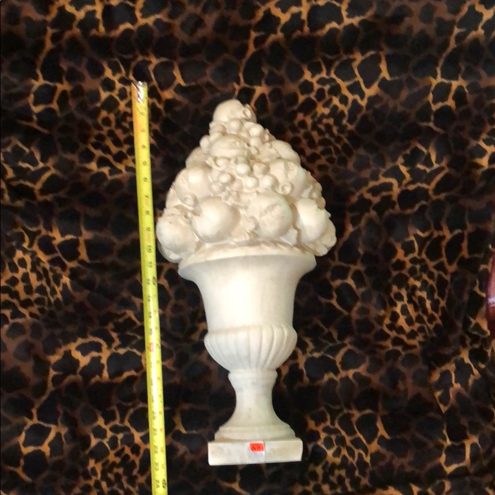 New Urn with fruit 360 degrees